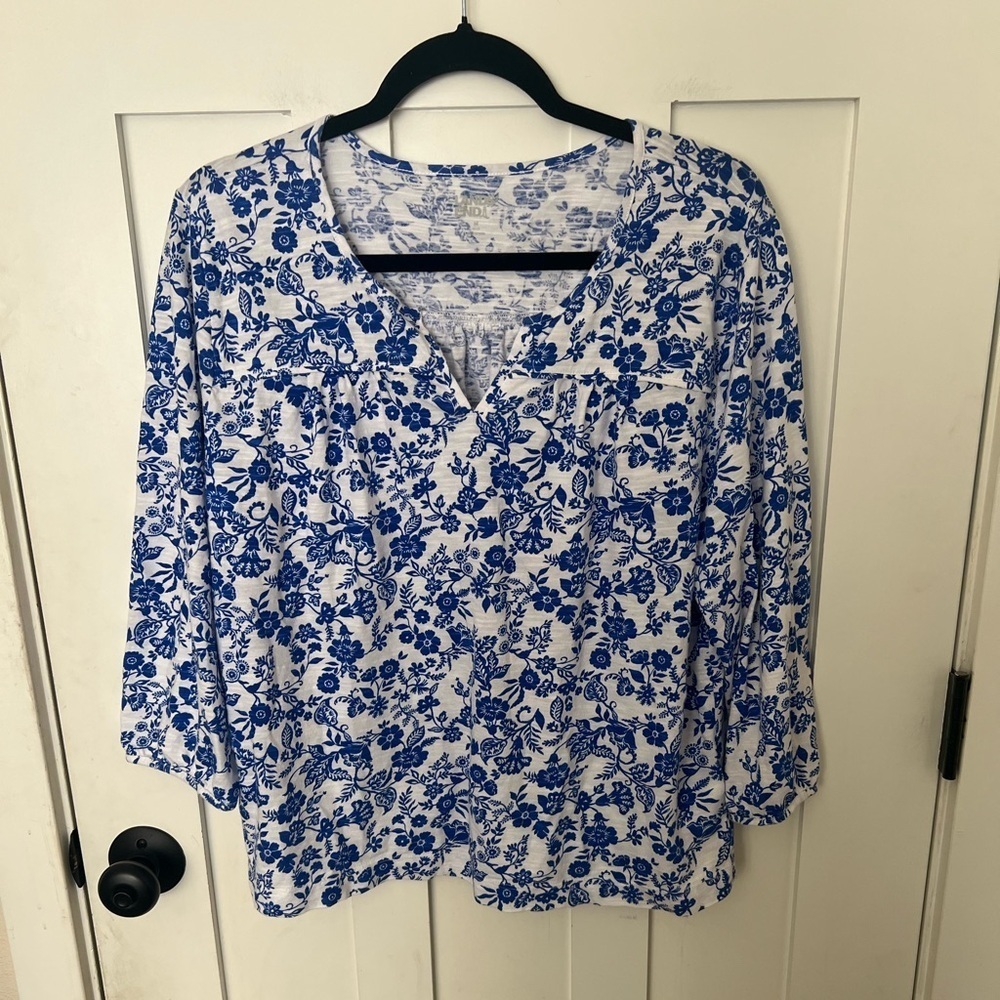 Lands End Shirt Medium 10-12 Blue & White Floral Popover Cotton Knit Stretch Top